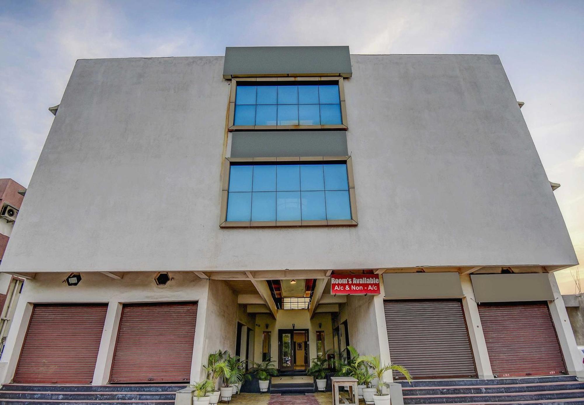 Hotel O Plus Corporate One Khapa  Exterior photo