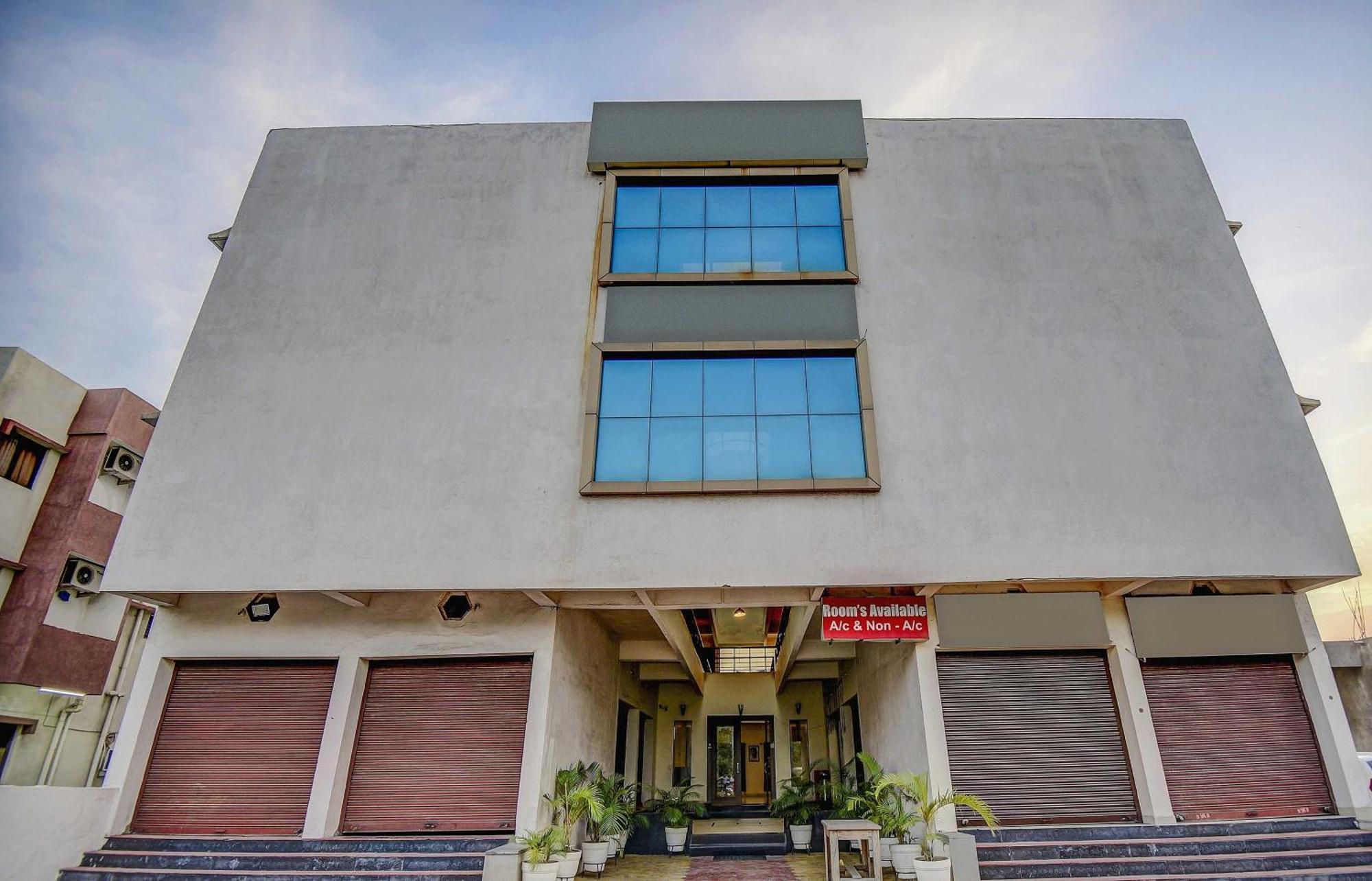 Hotel O Plus Corporate One Khapa  Exterior photo