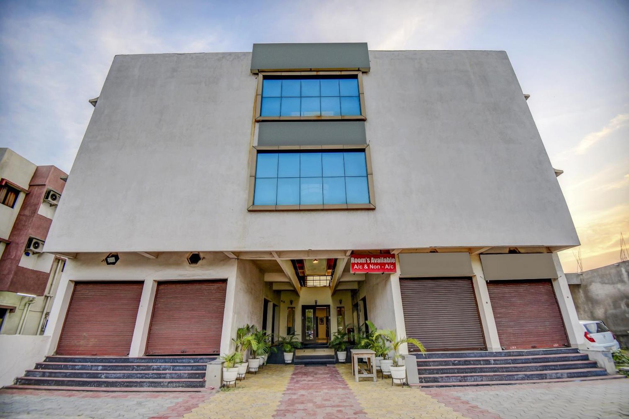 Hotel O Plus Corporate One Khapa  Exterior photo
